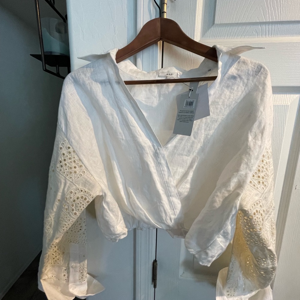 A.L.C. Sexy Ivory linen Mason front twist top w/eyelet sleeves. Size runs small! - Picture 7 of 16